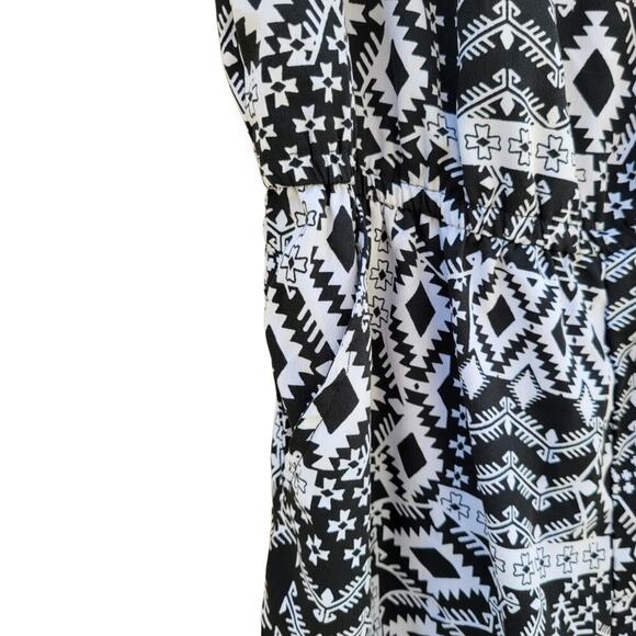 Arizona Jean Co Women’s Sleeveless Romper Black White Print Small Polyester - Picture 4 of 9